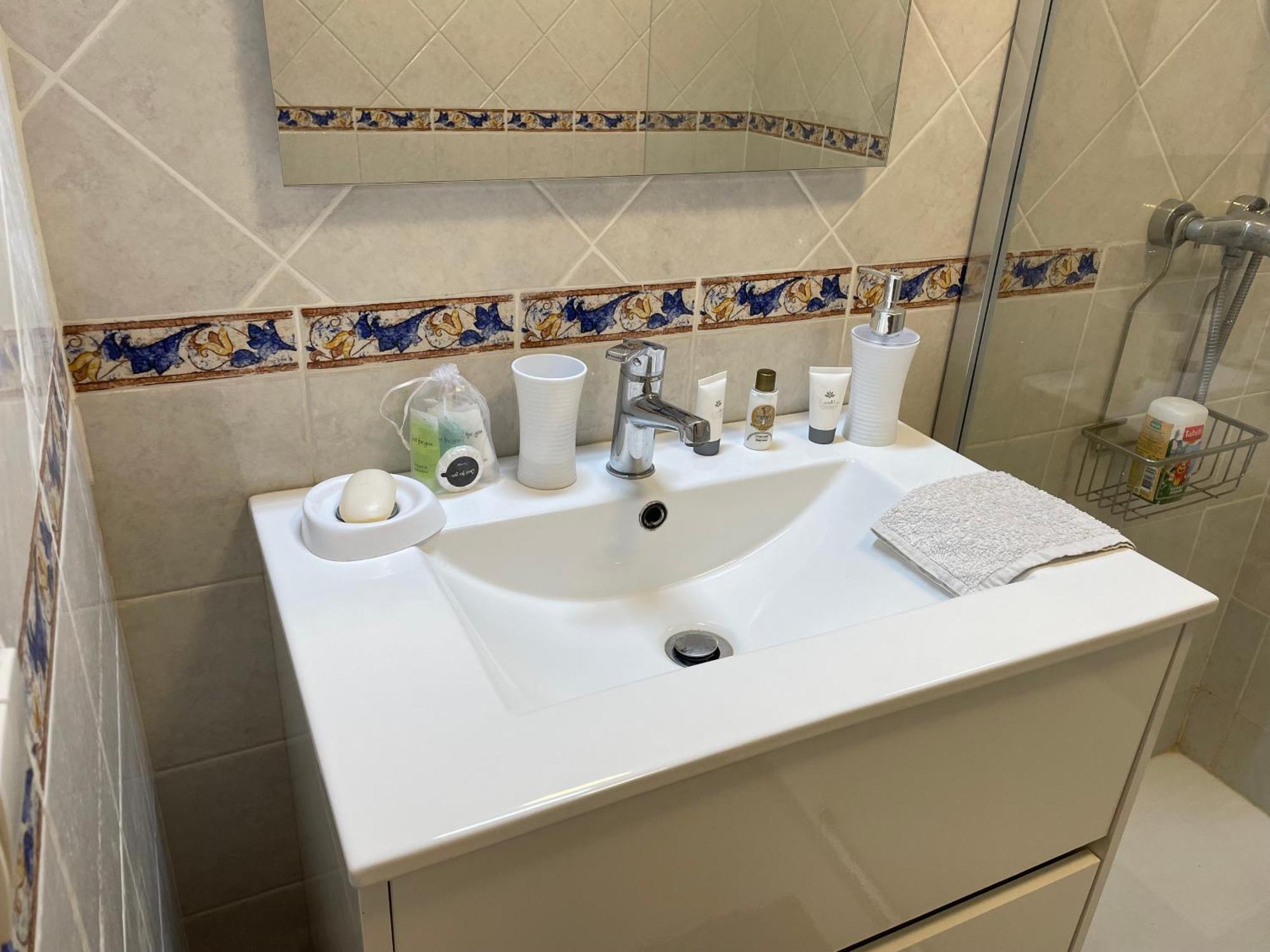 2 Pieces Saint Raphael Renove, Classe 4 Etoiles, 100 M Plages, Piscine, Tennis, Parc, Terrasse, Jardin Privatif Exterior foto
